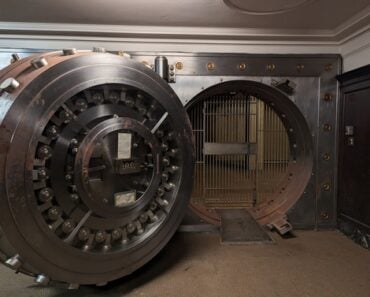 10 Famous Heists and Robberies in New York City History 10 Famous Heists and Robberies in New York City History