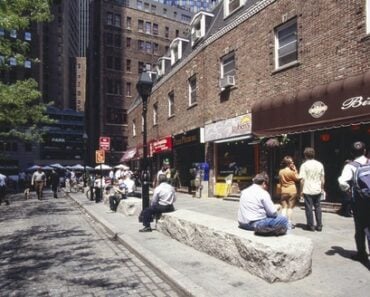 18 Languages in New Amsterdam: The Multilingual Roots of New York City 18 Languages in New Amsterdam: The Multilingual Roots of New York City