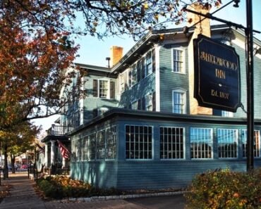 25 of the Oldest Restaurants in Upstate New York Still Serving Customers