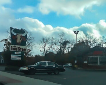 25 Famous Long Island Restaurants We Miss